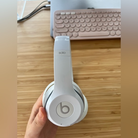 Beats Solo Wireless headphone (early model) - Picture 4 of 6